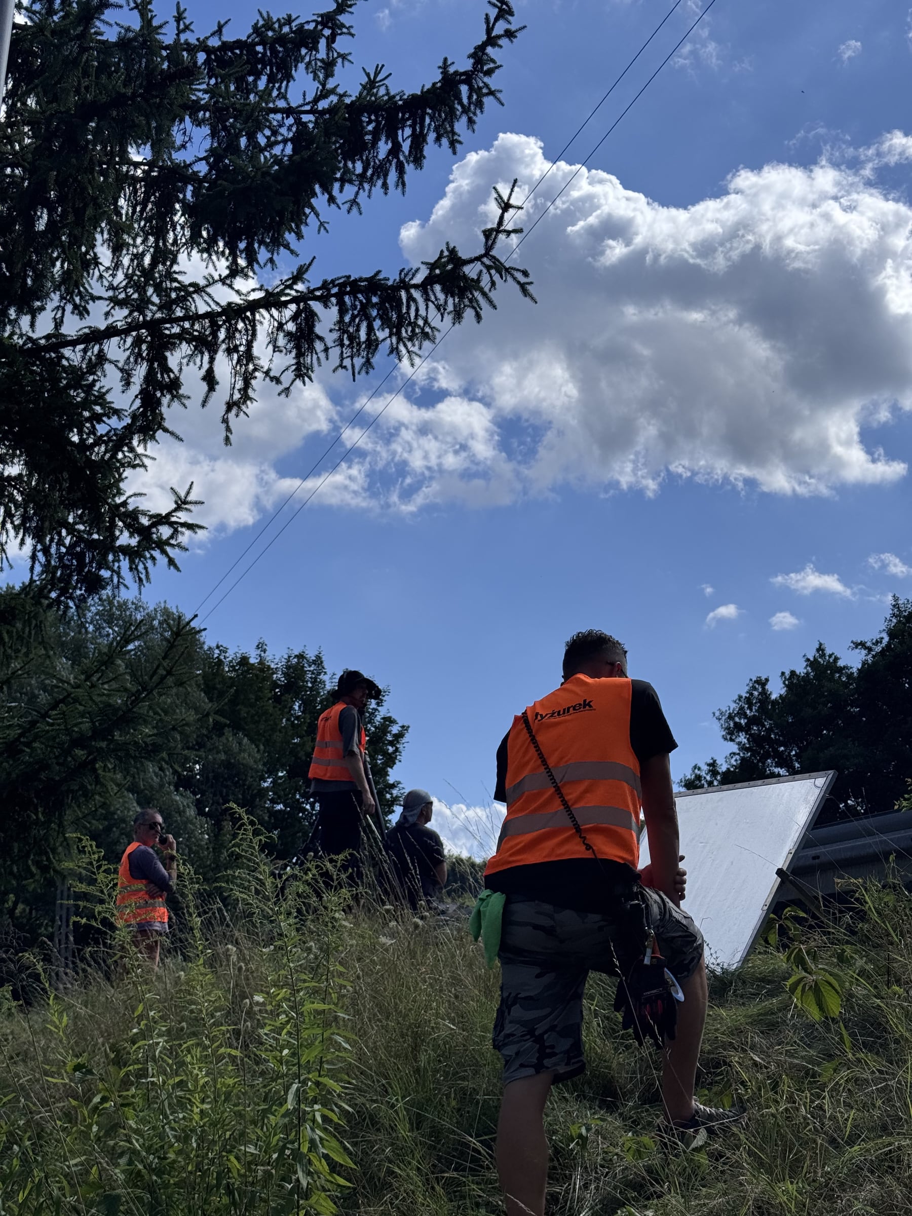 Set-supply van, equipment and set attendants. Choose one of our ready-made packages or build the support around what your production needs.